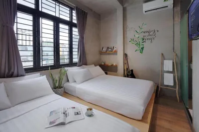 Deluxe Twin Room — 9 Hostel and Bar